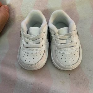Nike girl crib shoe